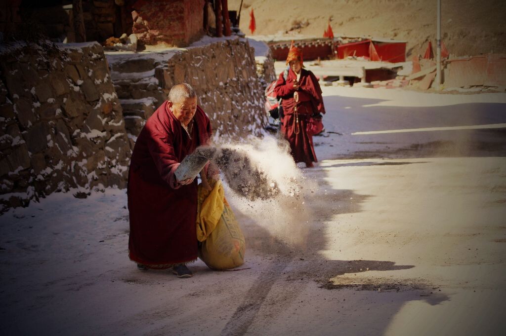 《雪路上,那一抹红》