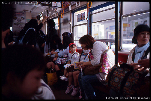 公车上的母女 - 日本, 长崎, leica, m6, m35\/2sp