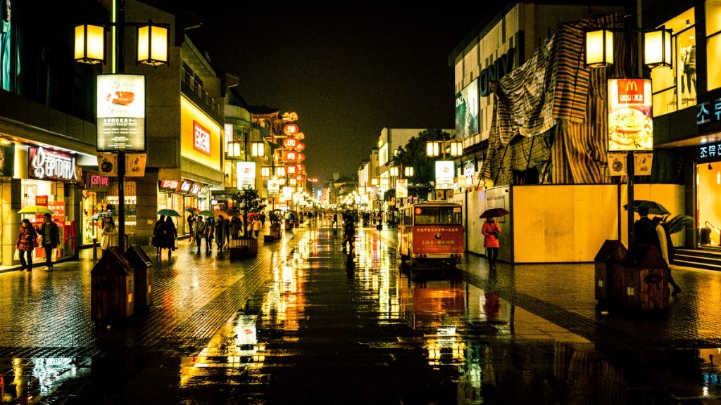 繁华的雨夜
