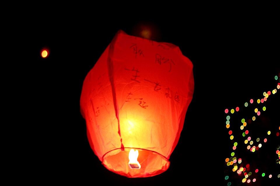 七绝.孔明灯