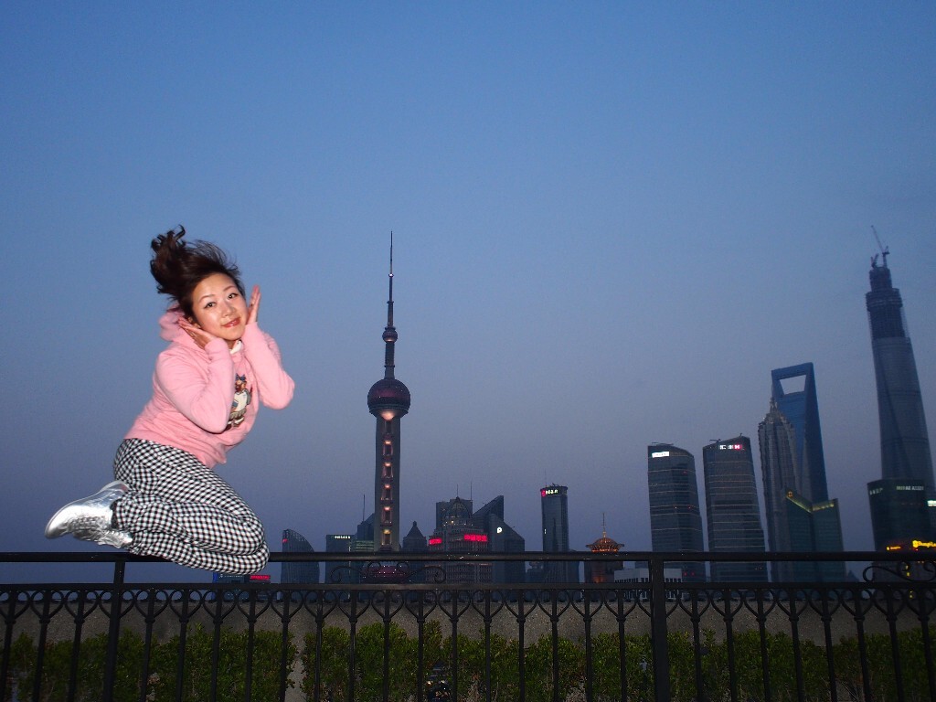 拍摄地:上海外滩友邦保险楼顶,拍摄年月:2014年3月16日拍摄方式:自拍