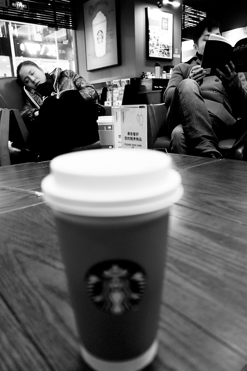 豆奶拿铁 - 黑白, 人文, 街拍 - 刘墨de - 图虫摄影