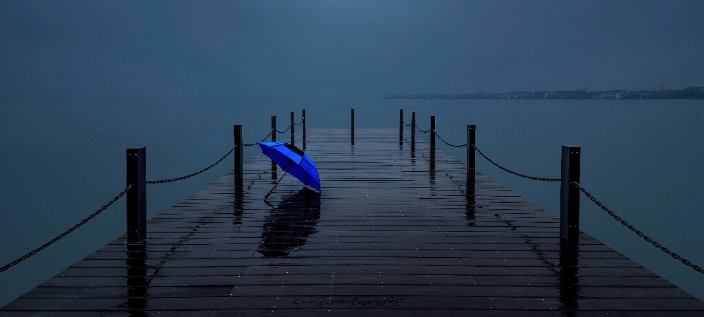 雨一直下,在风雨中享受摄影的孤单,静谧让人沉思.