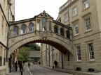位于Hertford College的“叹息桥”