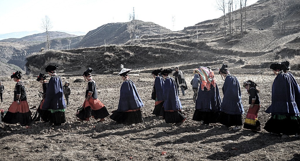 《彝寨祭祀(组照》