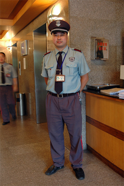 大厦保安梁新华