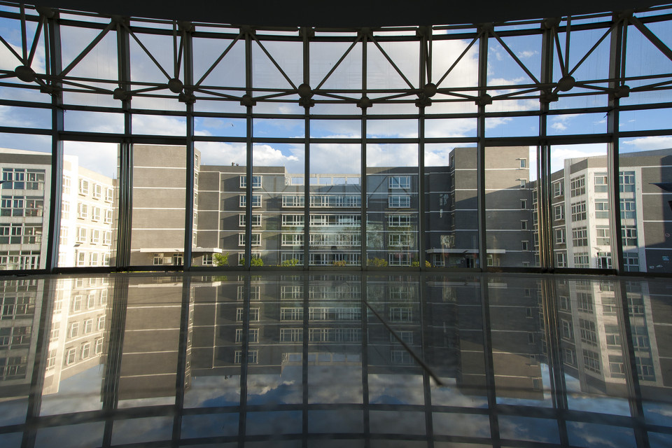 从研发楼看5号楼 - 北京大学软件与微电子学院