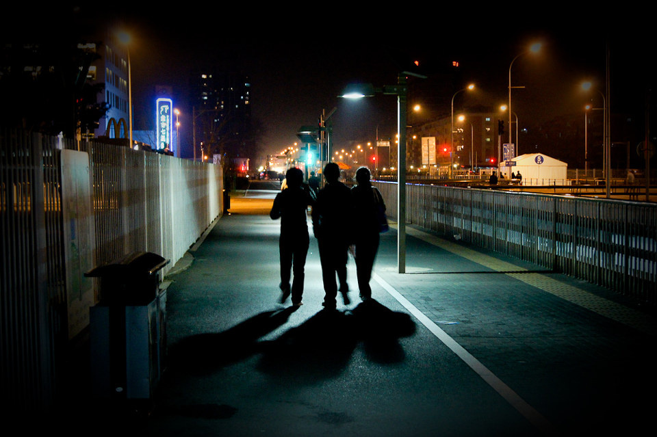 三人行+-+街道,+夜景,