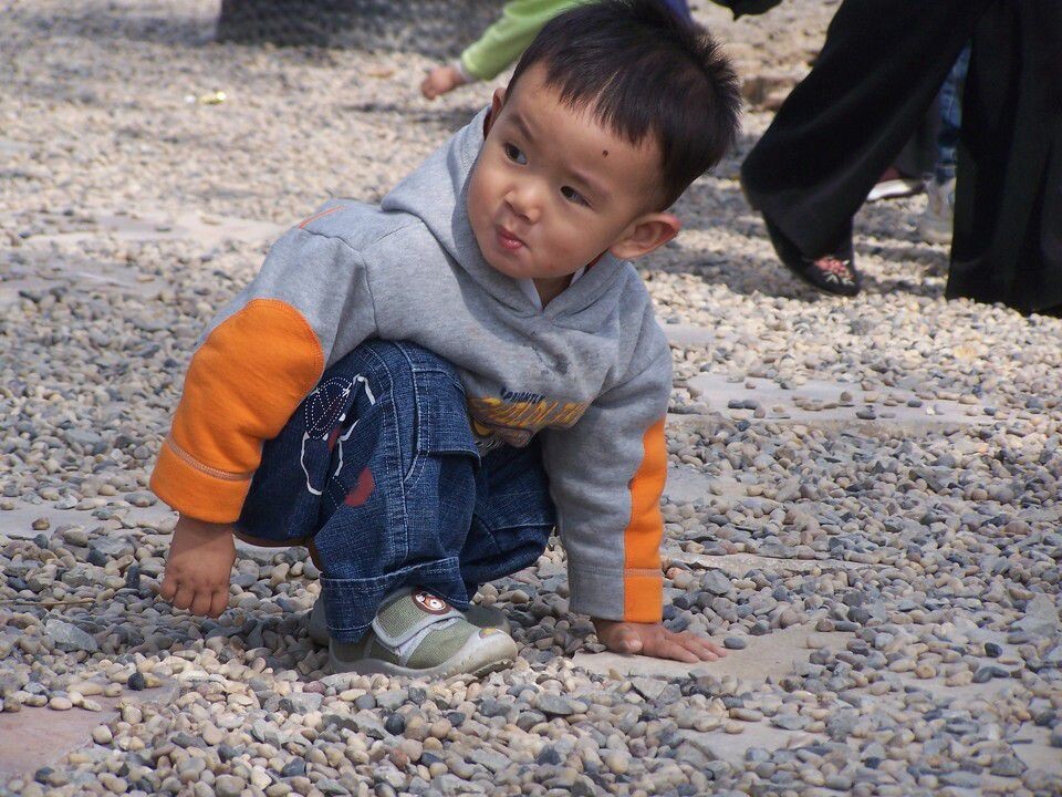 调皮捣蛋的小孩