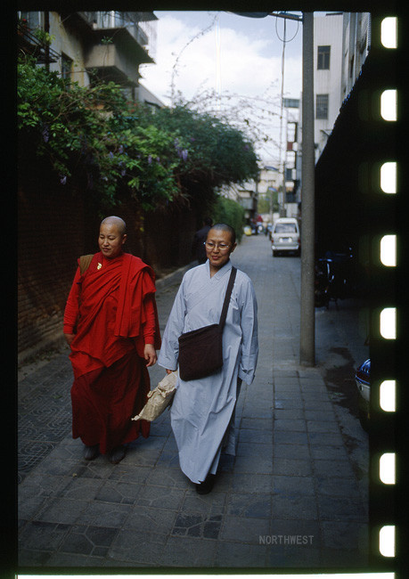1735