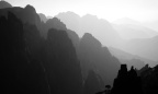 层峦