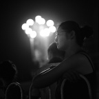 长安街上等待升旗的人们2