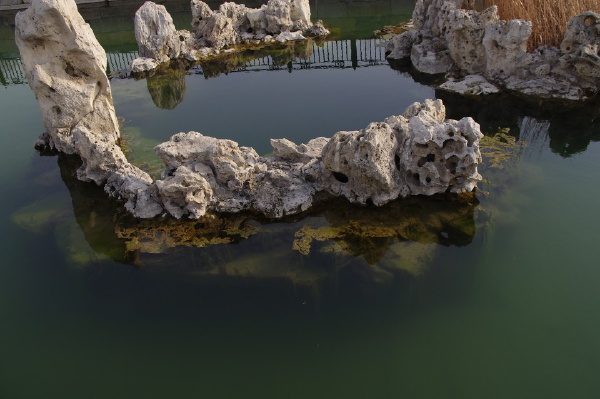 《水.石》