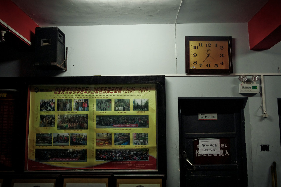 考试前夜 已经这个点了,可是基本上都还没睡。