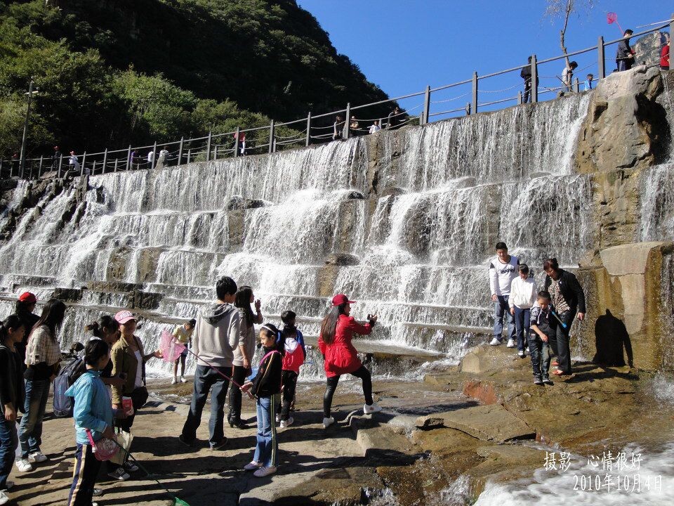 河南省新乡市八里沟景区桃花湾瀑布