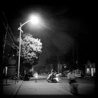 路灯下