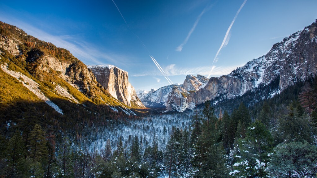 远处为half dome,户外品牌北面logo.