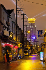 The Phantom of Shanghai night#上海夜魅系列#：夜裡廂阿姨要去搓麻將了。摄于侯家路（2010-06-25）