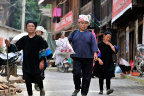 赶场的路上