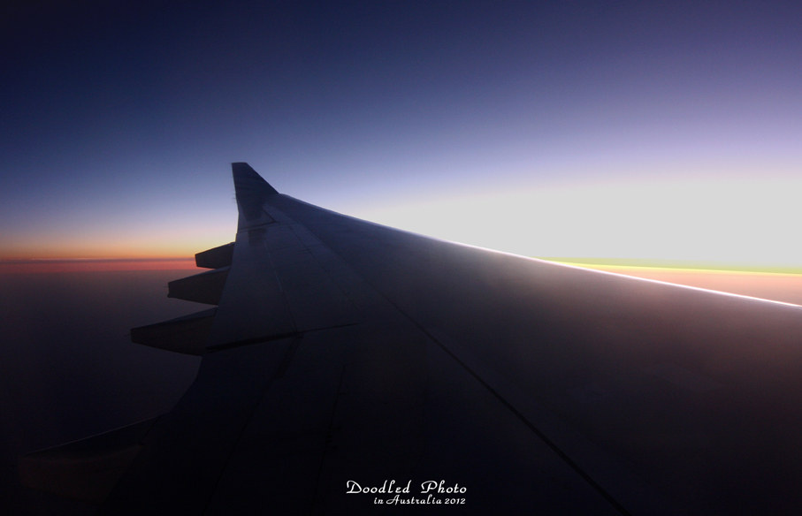 清晨一缕柔光 - 机舱, 清晨, 破晓, 日出 - 被涂鸦的墙 - 图虫摄影网