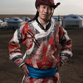 蒙古族男子3张