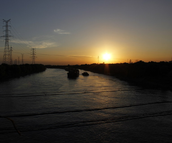 <em>摸摸你的头</em> - 图虫摄影网