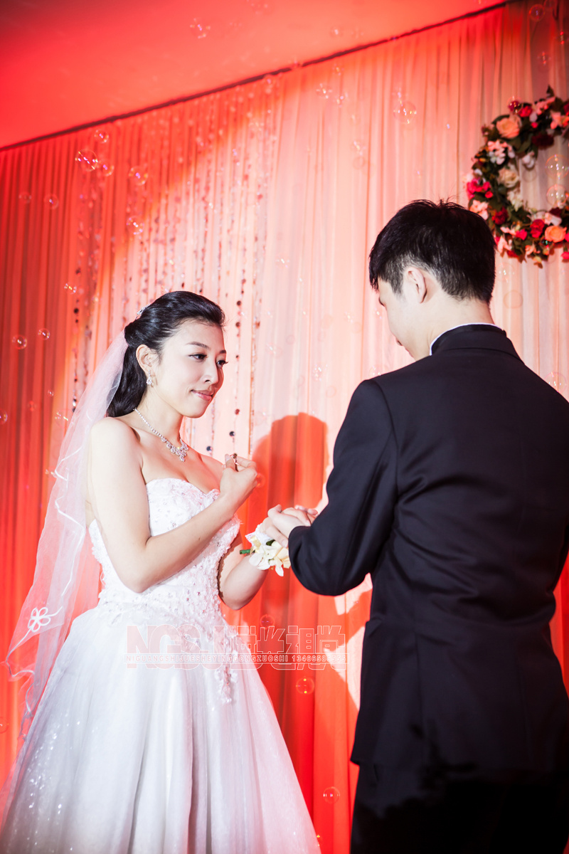 双火传承红耀丁集丨沪六携手赋能产业升级丁集婚尚品牌升级暨原创婚纱设计大赛启幕(图1)