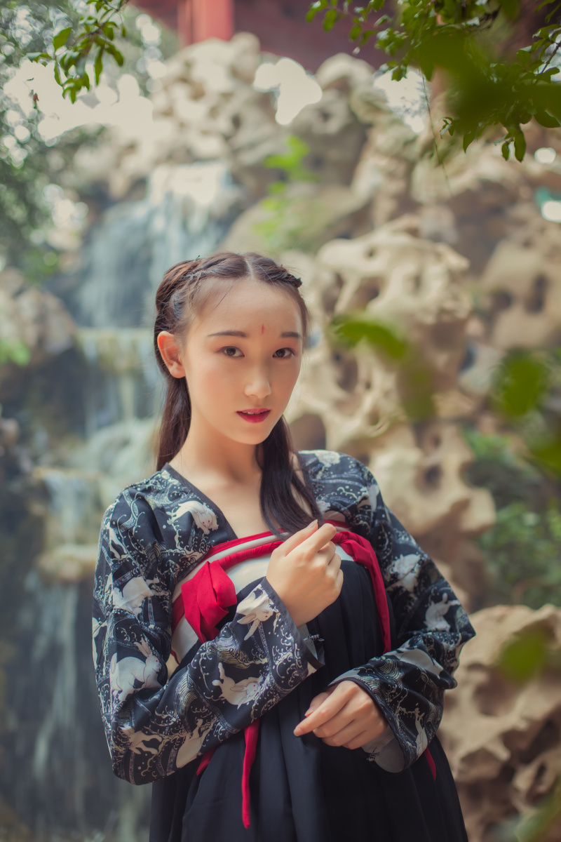 子衿于佩，琴瑟如鸾，无风饶蔓，故人西辞还 - 汉服, 人像 - Windy_iLight - 图虫摄影网