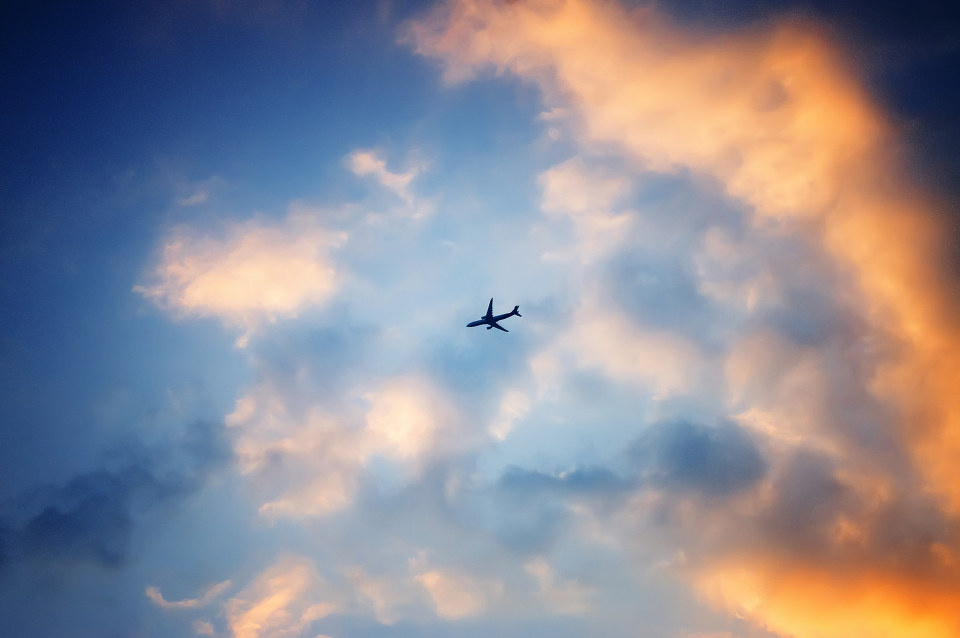 飞机飞过天空 - 上海, 摄影, 色彩- 费翔- 图虫摄影网