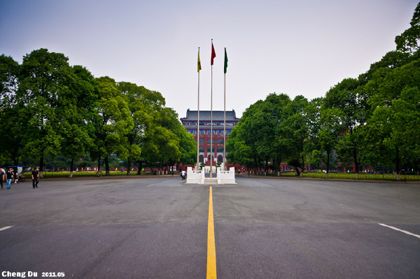 摄于 成都 · 四川大学 · 北门