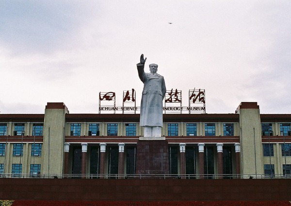 去年到成都办事时，到天府广场闲逛时捏的  PENTAX Super program + SMC PENTAX A50mm F1.4 + Fuji Superia 200