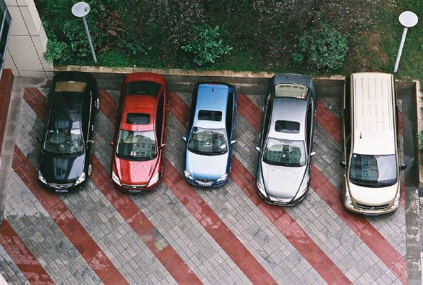 试镜照一，单位楼下的车  PENTAX Super program + SMC PENTAX A50mm F1.4 + Fuji Superia 200