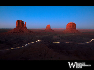 夜幕下的monument valley