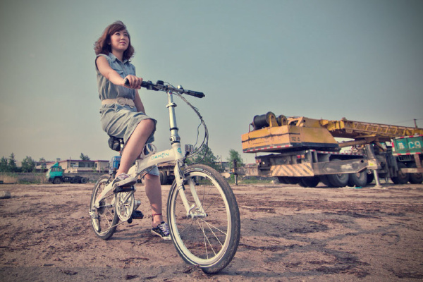 骑单车的女孩~~14L人像 - 魔笛