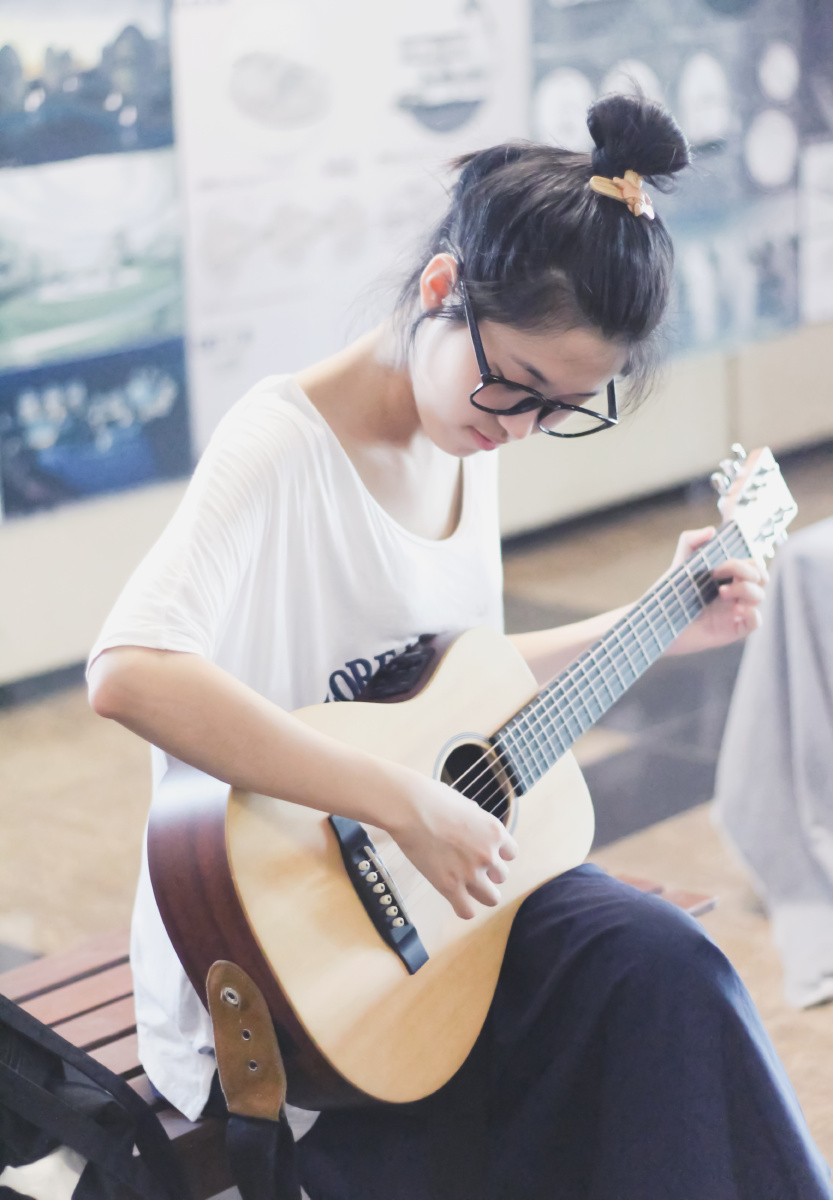 女朋友&小马丁 - 吉他, 人像, 广外 - 陈奕男要宅