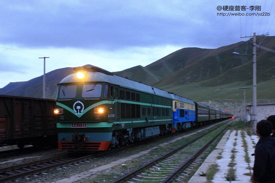 df4b型高原机车在南疆铁路通过高原牵引试验