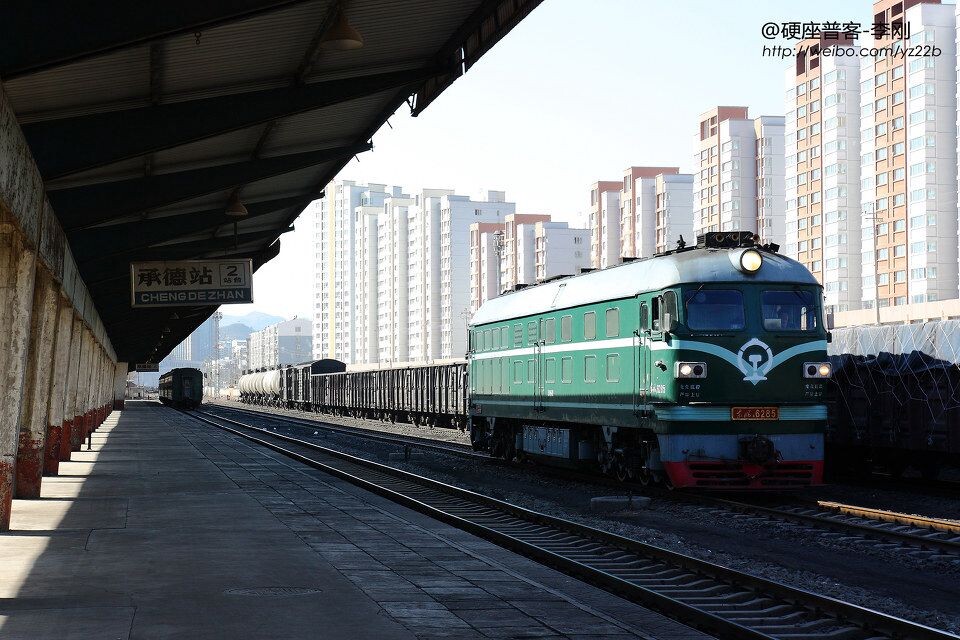 →,坐火车最快也要半天时间,有了京承高速公路,前往避暑