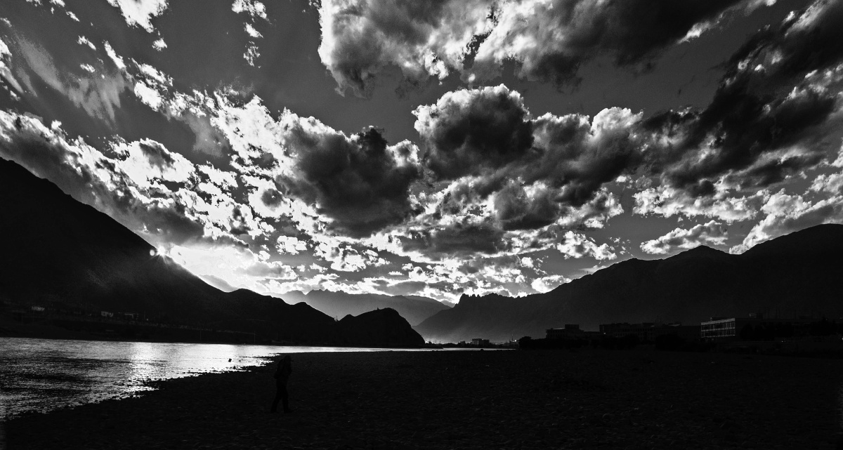 一条大河向东流 - 肖恩王 - 肖恩王