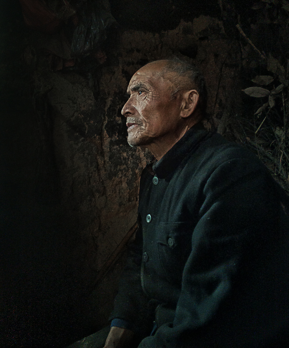 外公听力不好反应迟钝了