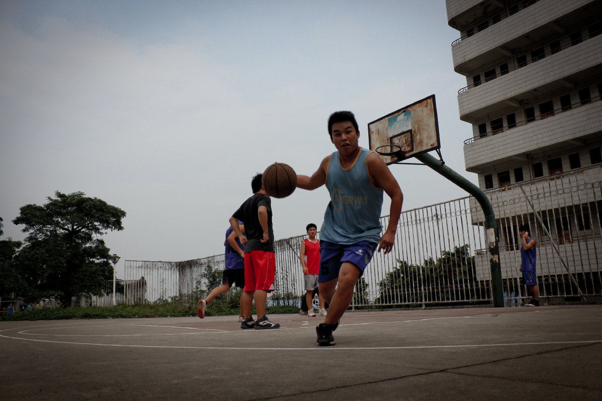 求一份以感恩为题的主持稿。急需。注意是主持