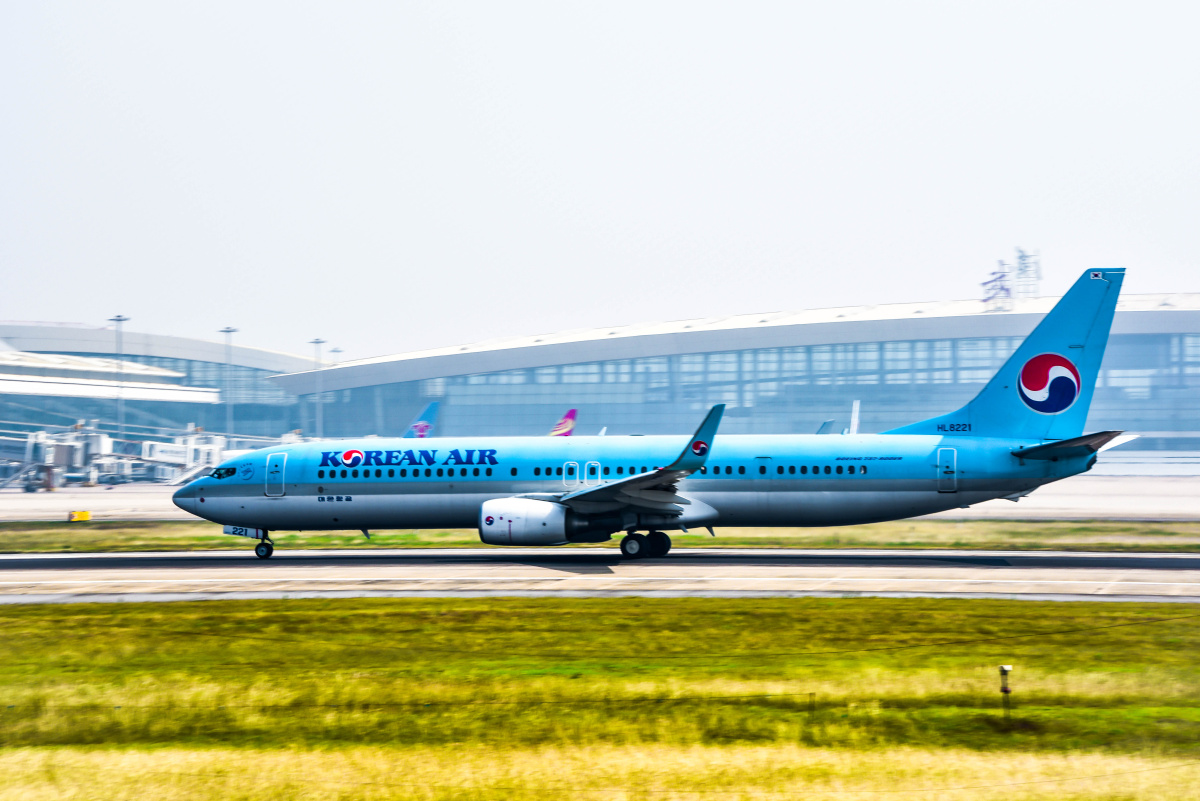大韩航空HL8221 - 武汉, 天河机场, 波音737-90