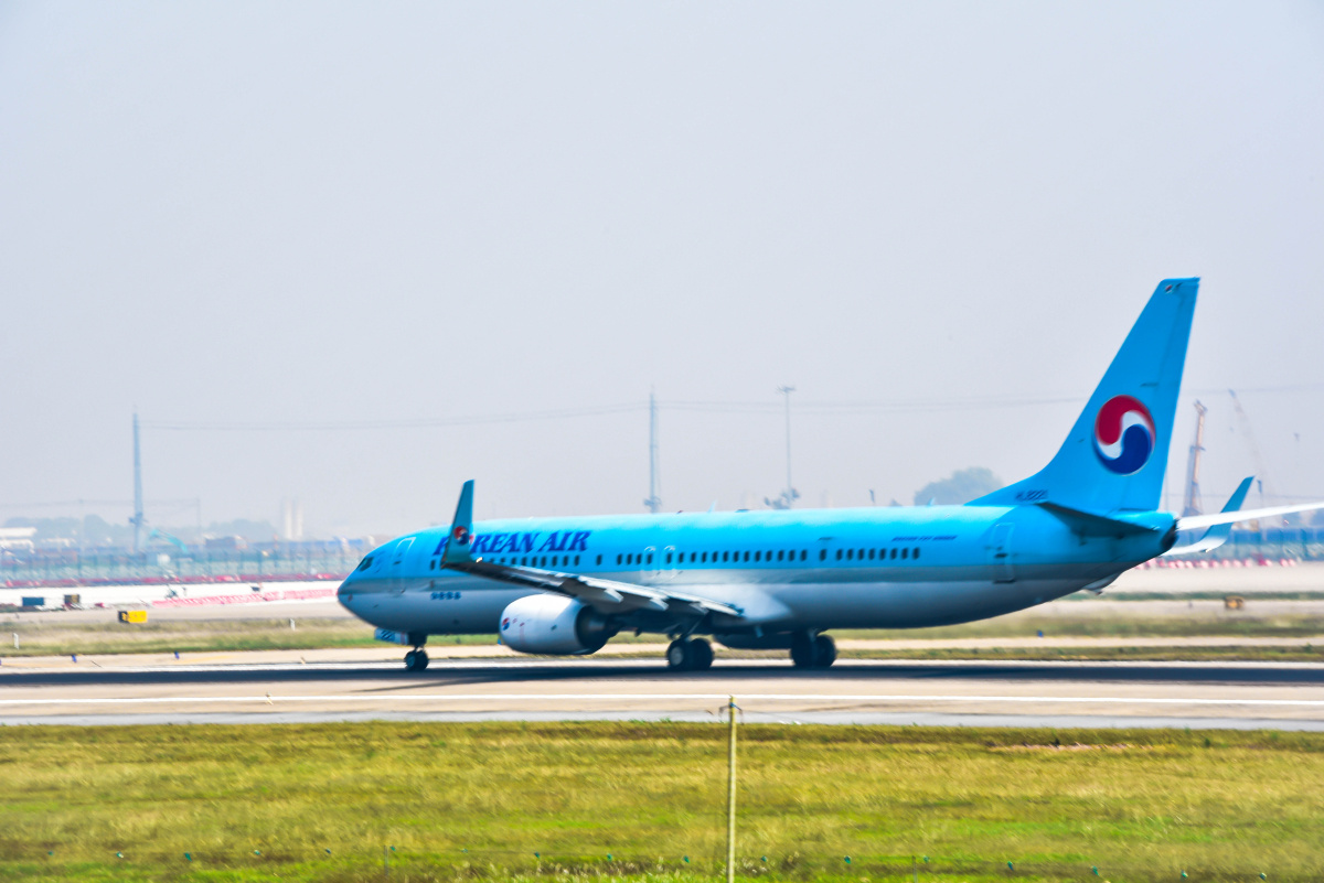 大韩航空HL8221 - 武汉, 天河机场, 波音737-90