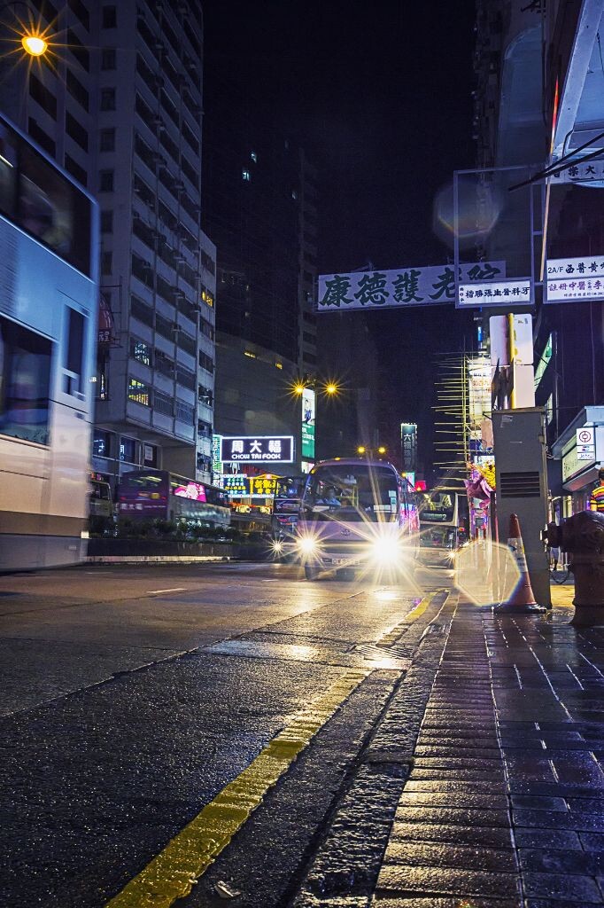 摄于香港街上夜景