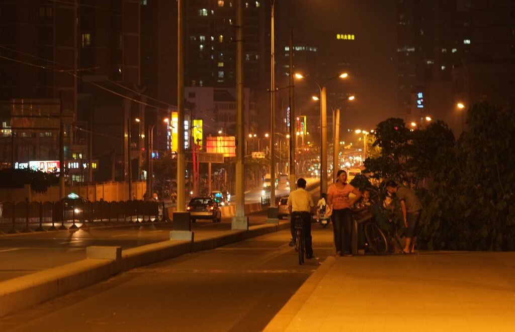 上海(回家路上的)夜拍 - 上海, 富士, 抓拍, 街拍 - TamaKuma - 图虫摄影网