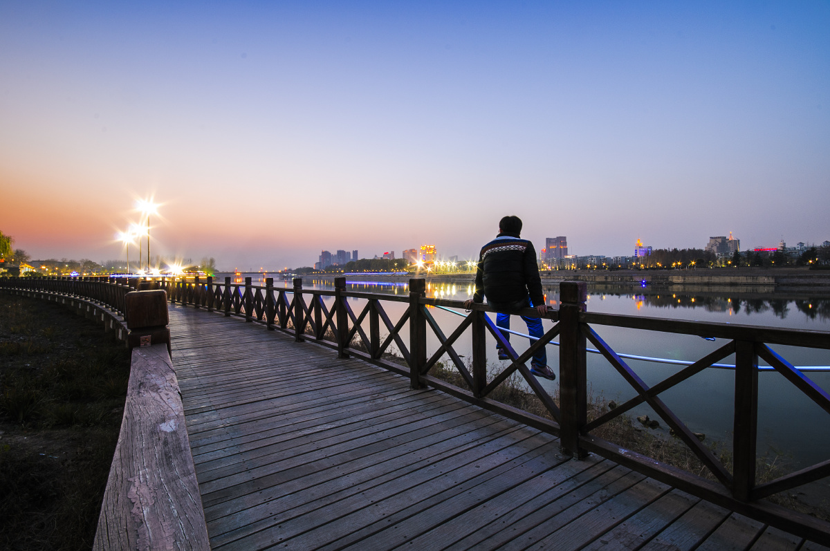 【每日一图】 - 色彩, 尼康, 人像不给脸, 夜景, 长曝光 - 【每日一图】 - baihua777 - 图虫摄影网