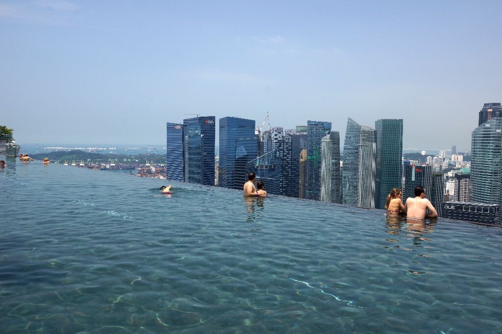 传说中的屋顶无边游泳池 - 新加坡 - 退休老头