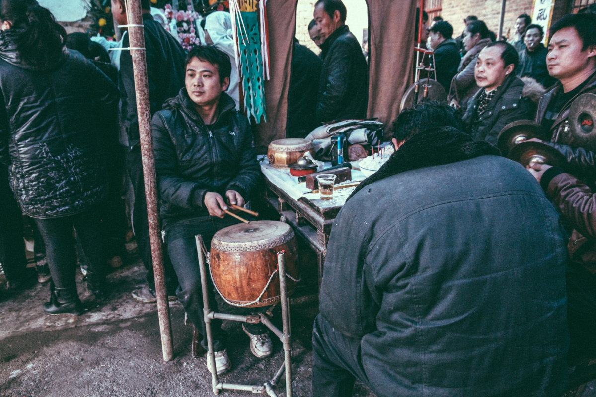 葬礼乐手 能怎么叫吧。 - 磨刀霍霍向太阳