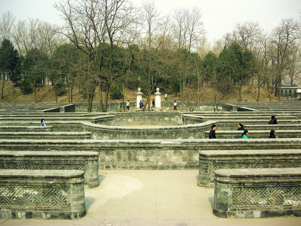 穿梭在迷宫之中 - 闫肖杨