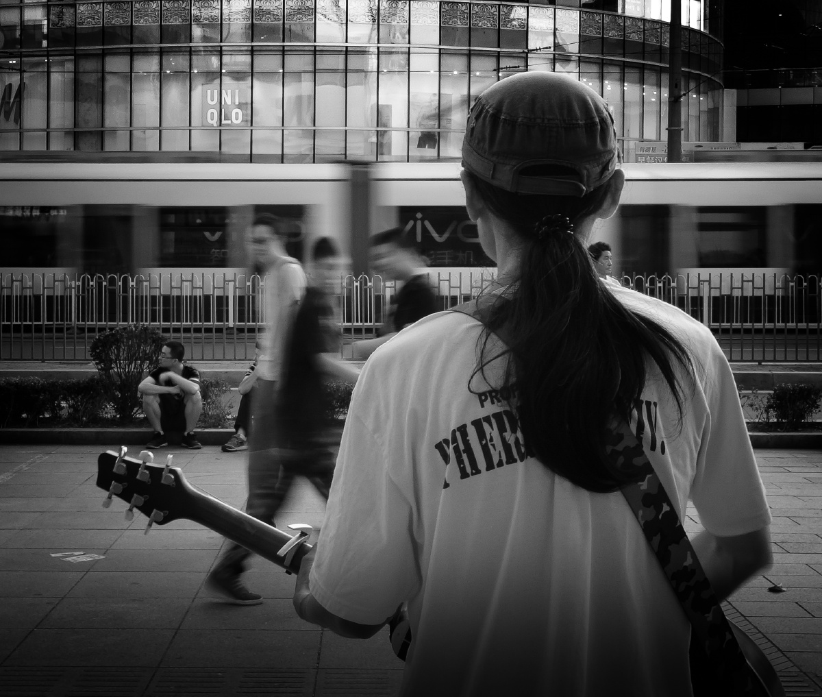 人潮人海中 - 街头, 电车, 行人, 城市, 大连 - 吃橘子的猫子 - 图虫摄影网