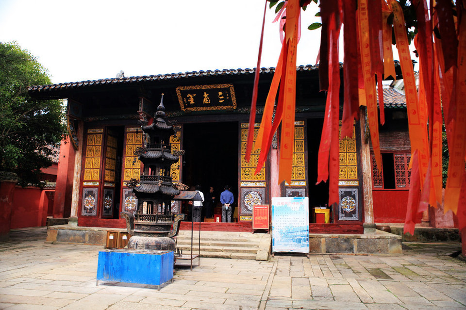 三省堂 - 江西龙虎山, 嗣汉天师府, 失色紫檀 - 【